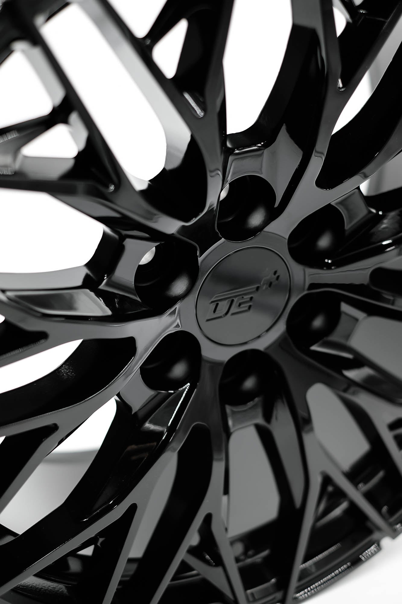 TR05 Gloss Black